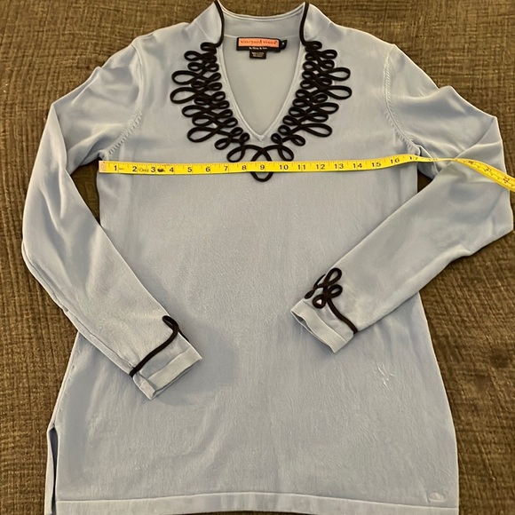 Gorgeous vineyard vines sweater - Picture 1 of 6